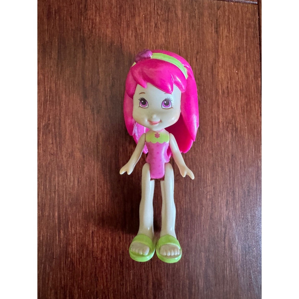 Hasbro Strawberry Shortcake Mini Figure Pink Hair Green Shoes 2008 Toy 3 Inch